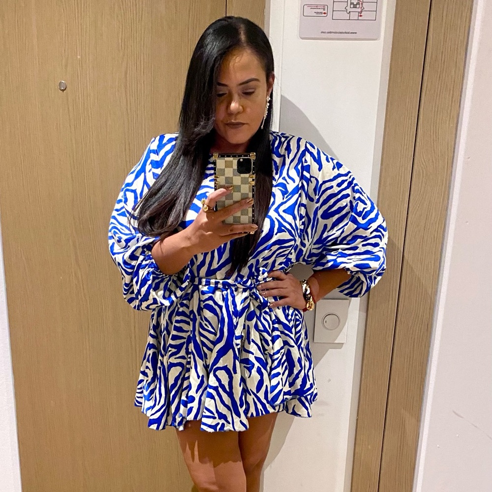 Hermoso Vestido de tela italiano